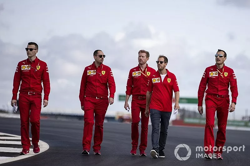 Sebastian Vettel, Ferrari camina por la pista