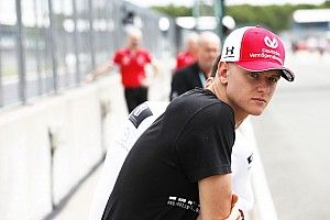 Vettel diz que é "injusto" comparar filho de Schumacher com o pai