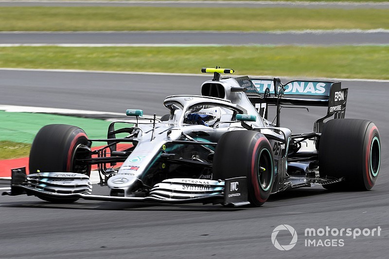 Bottas supera a Hamilton por 0s069 en el viernes de Silverstone
