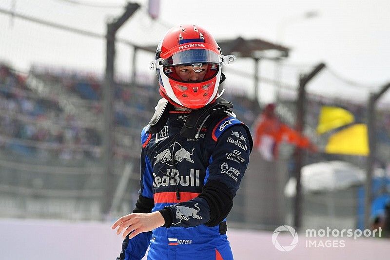 Daniil Kvyat, Toro Rosso, stops in FP1