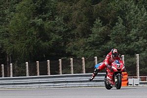 VÍDEOS: Acidentes incríveis marcam dia de MotoGP na República Tcheca