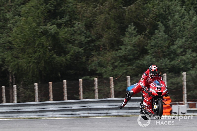 VÍDEOS: Acidentes incríveis marcam dia de MotoGP na República Tcheca