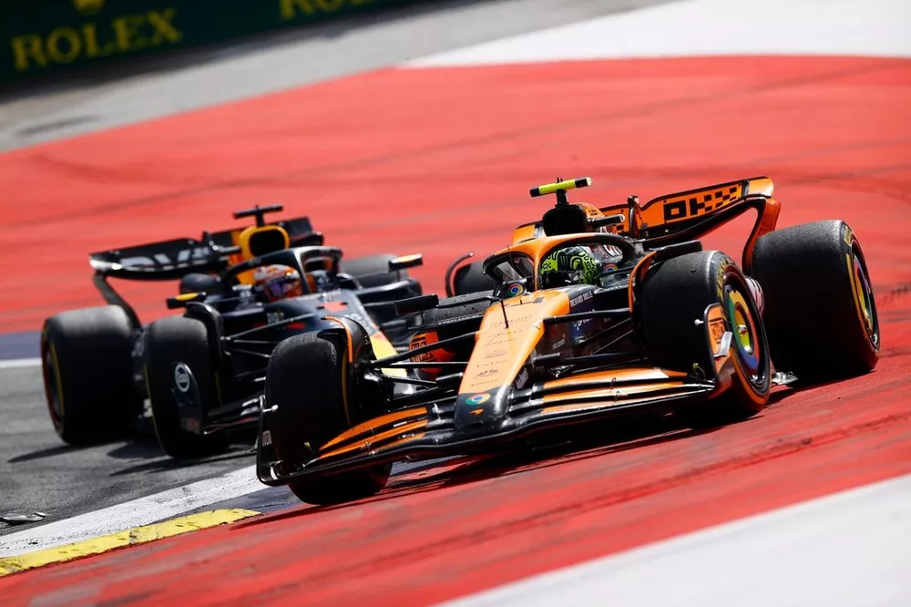 Max Verstappen, Red Bull Racing RB20, Lando Norris, McLaren MCL38, battle for the lead