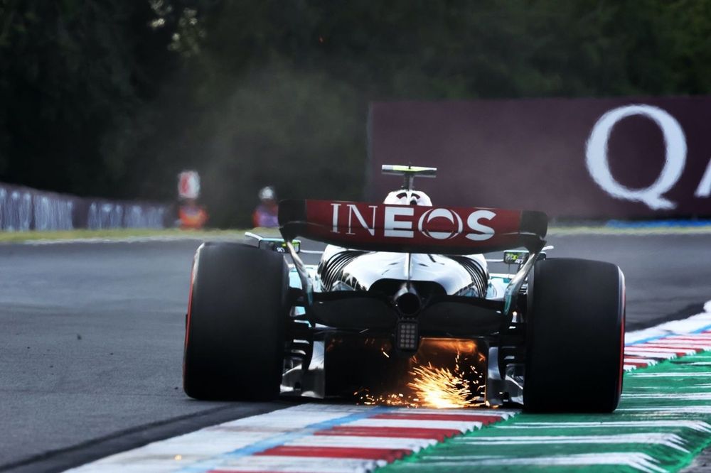 Sparks fly from the rear of Lewis Hamilton, Mercedes F1 W15