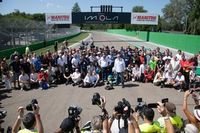 El Minardi Day marca un récord con 20.000 espectadores y 700 coches