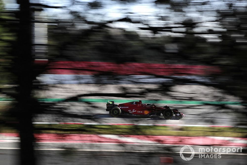Sainz: "No clue" where Ferrari stands despite promising start in F1 testing