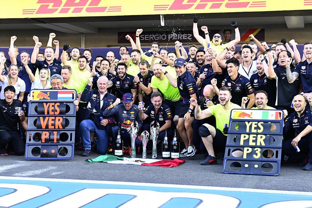 Horner: "Red Bull takım olarak Mercedes'ten daha iyi"