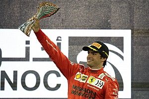 Ferrari komende winter met Sainz om tafel om toekomst te bespreken