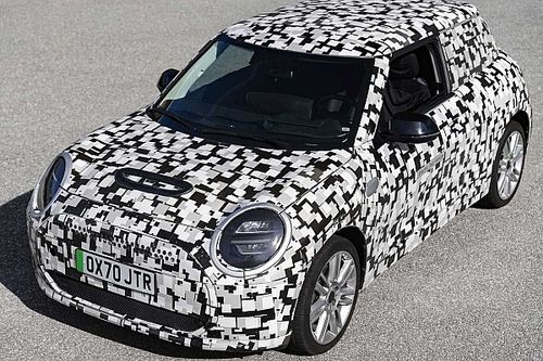 Megmutatta &uacute;j ferdeh&aacute;t&uacute;j&aacute;t a MINI