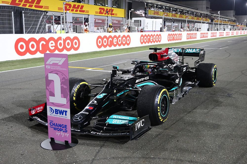 Lewis Hamilton, Mercedes W12, 1e positie, komt aan in Parc Ferme