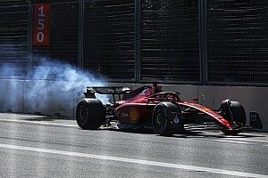 VIDEO: Ferrari abandona con sus dos coches en Azerbaiyán 2022