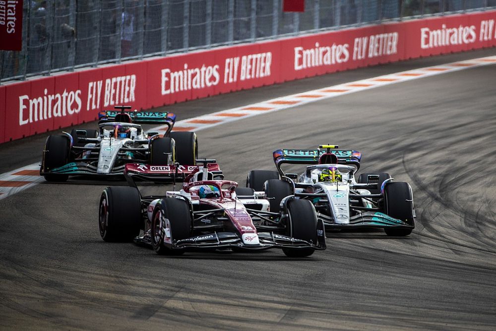 Hamilton: "Mercedes in eerste vijf F1-races niet sneller geworden"
