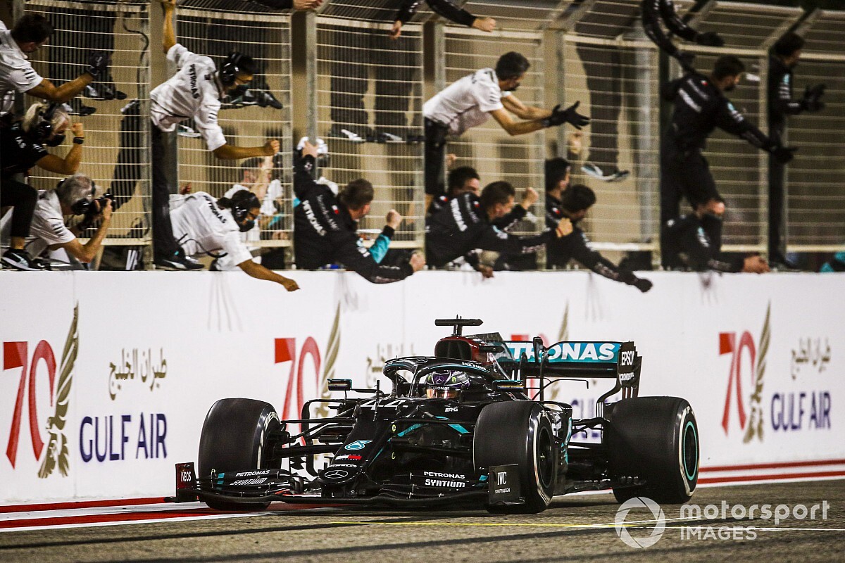 Hamilton: "Eğer McLaren'da kalsaydım, bugün elimde sadece bir şampiyonluk olurdu"
