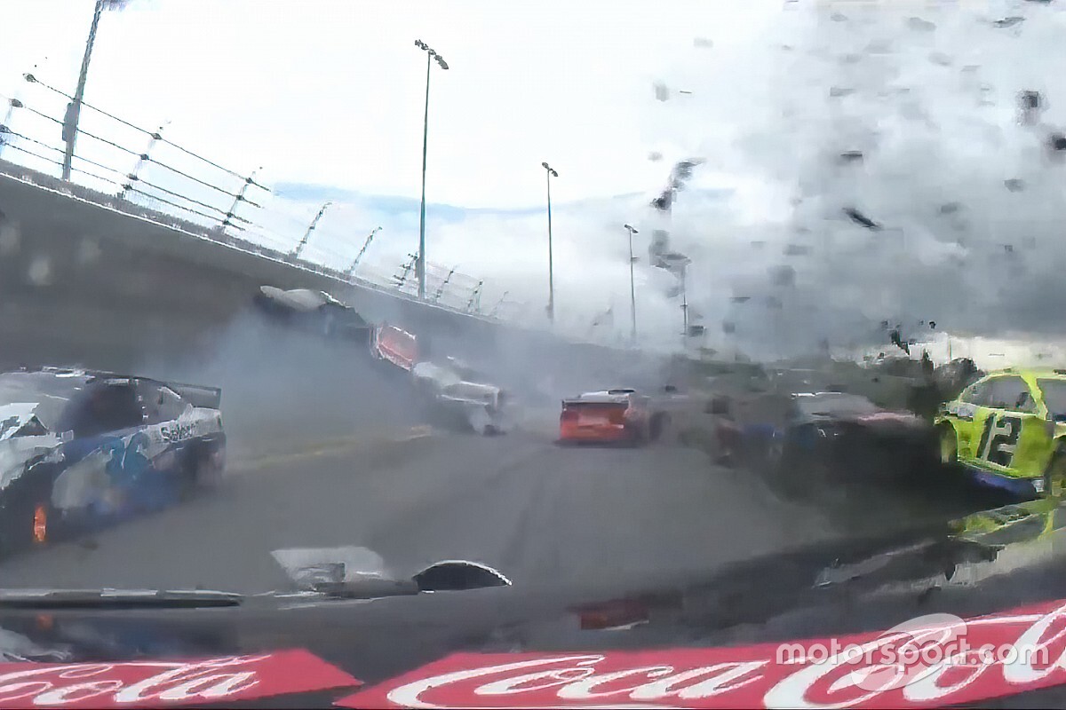 Victoria para McDowell en un cierre accidentado de las 500 millas de Daytona