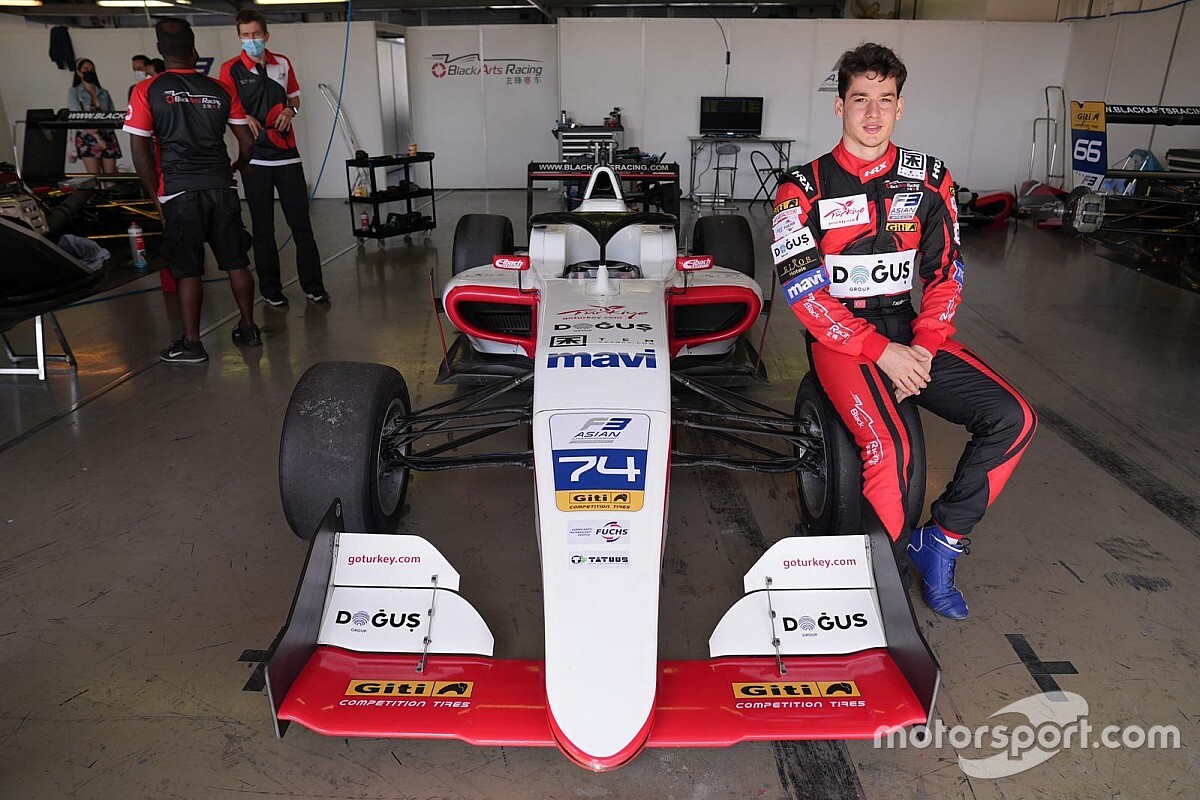 F3 Asya Yas Marina: Cem, sıralamalarda 10 ve 11. oldu