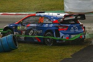 Финал WRC в Монце проходит весело: у Ожье запотело лобовое, Невилль застрял в сетке