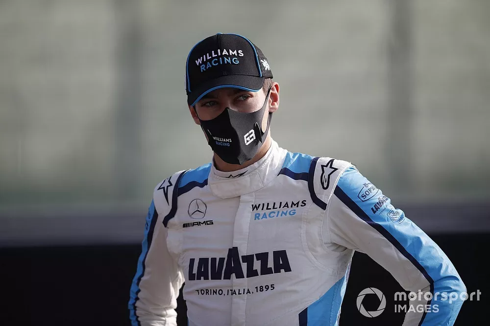 George Russell, Williams Racing, durante la foto de grupo de los pilotos al final de la temporada