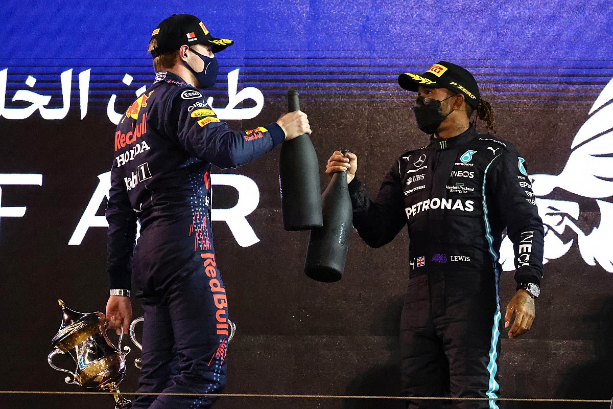 Hamilton Percaya Verstappen Tak Akan Buat Kesalahan Lagi