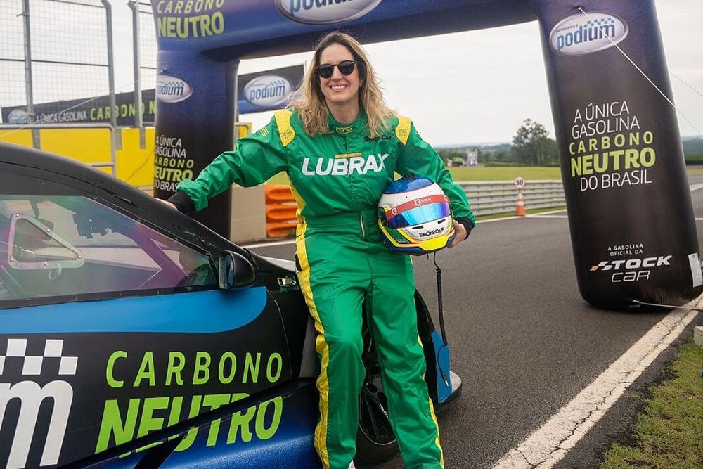 Bia Figueiredo volta a acelerar um Stock Car pela primeira vez desde 2019