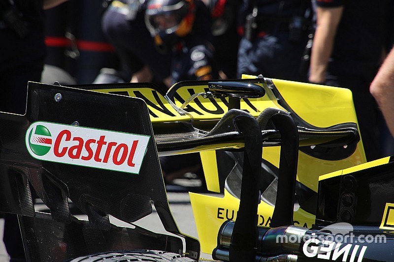 Renault revises rear wing to add more downforce