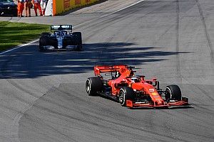 Hakkinen: Vettel conduce "absolutamente al límite" por las falencias de Ferrari