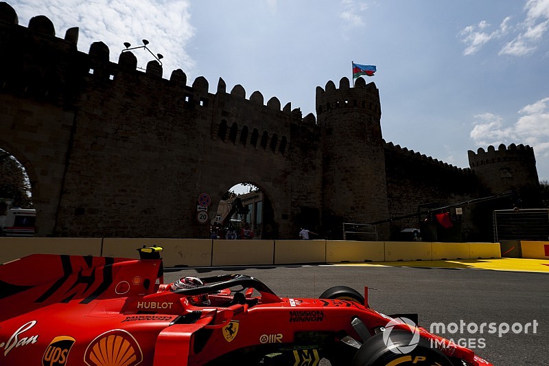 Leclerc lidera una accidentada sesión de libres 2 en Bakú
