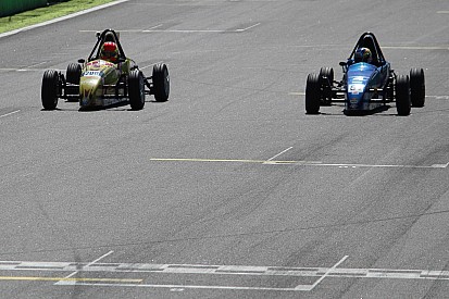 Fórmula Vee tem chegada incrível com vitória por apenas 0s004 em Interlagos