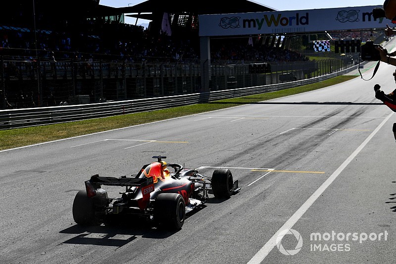 VÍDEO: Veja a polêmica ultrapassagem de Verstappen sobre Leclerc no final do GP da Áustria