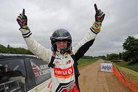 Stratosferico Oliver Solberg: trionfo a Liepāja a 17 anni debuttando su terra con la Polo R5!