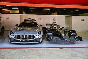 Egymás mellett az SC és a Mercedes F1-es szörnyetege: pazar