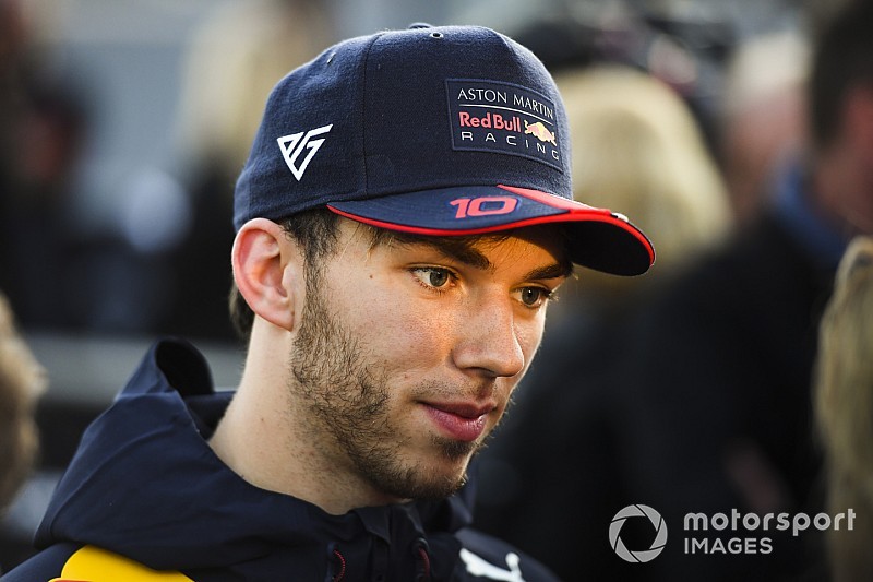 Gasly: A Mercedes messze van, a Ferrarival csatázunk