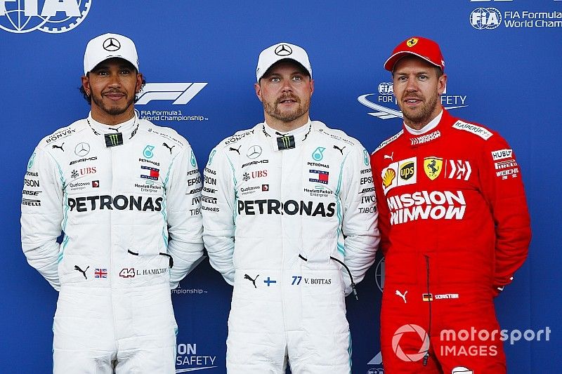 Le poleman Valtteri Bottas, Mercedes AMG F1, le deuxième, Lewis Hamilton, Mercedes AMG F1, le troisième, Sebastian Vettel, Ferrari