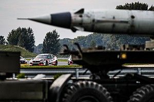 Пилоты Honda разбазарили важные очки в гонках WTCR в Братиславе