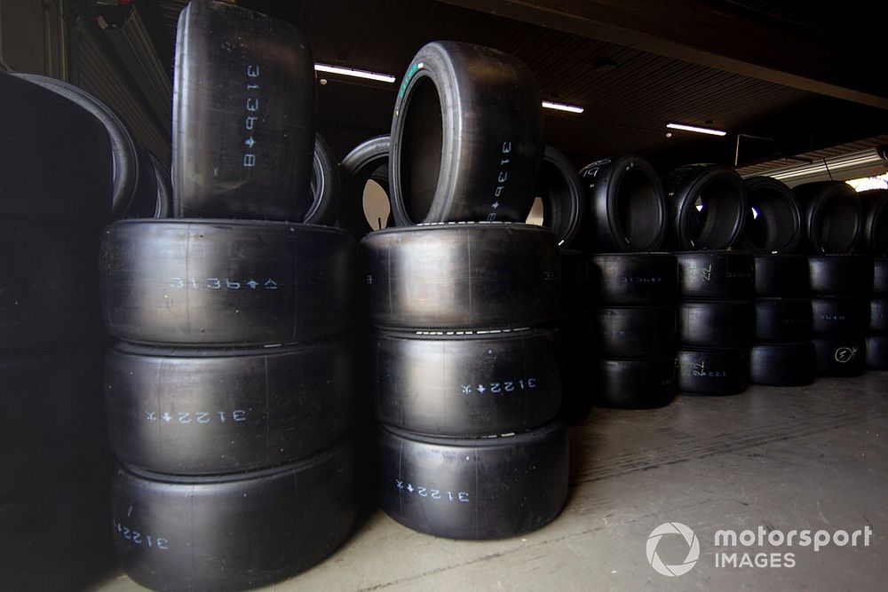 Supercars dumps mixed compound rounds