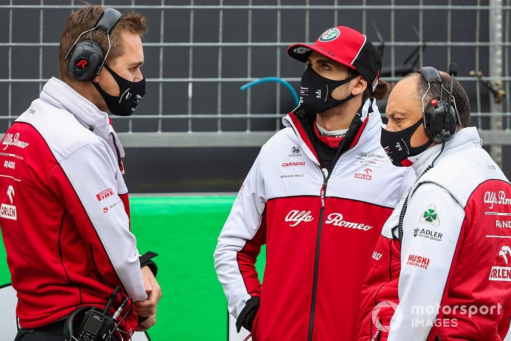 Antonio Giovinazzi, Alfa Romeo, and Frederic Vasseur, Team Principal, Alfa Romeo Racing, on the grid