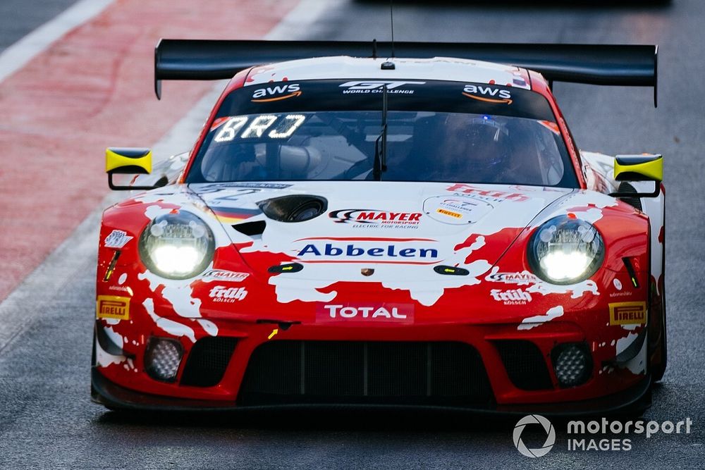 #22 Frikadelli Racing Team Porsche 911 GT3-R: Jörg Bergmeister, Frederic Makowiecki, Dennis Olsen