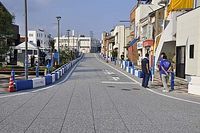 日本初の公道レースついに開催へ……昼からのレースに向け、江津駅前で準備進む