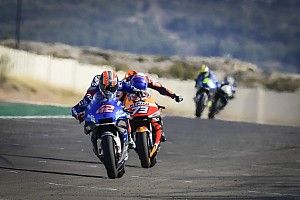 Rins: “No vería correcto que Suzuki me pidiera dejar pasar a Mir”