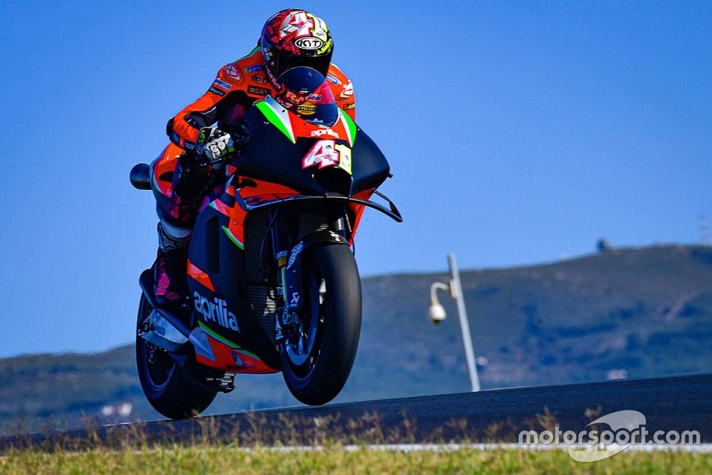 Test in Portimao: Aleix Espargaro fährt Bestzeit, viele mit Serienbikes