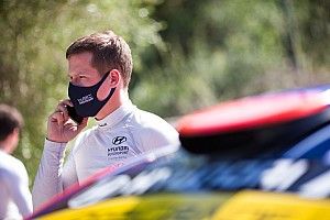 Nikolay Gryazin Kendarai Ford Fiesta Rally2 Mulai Reli Acropolis