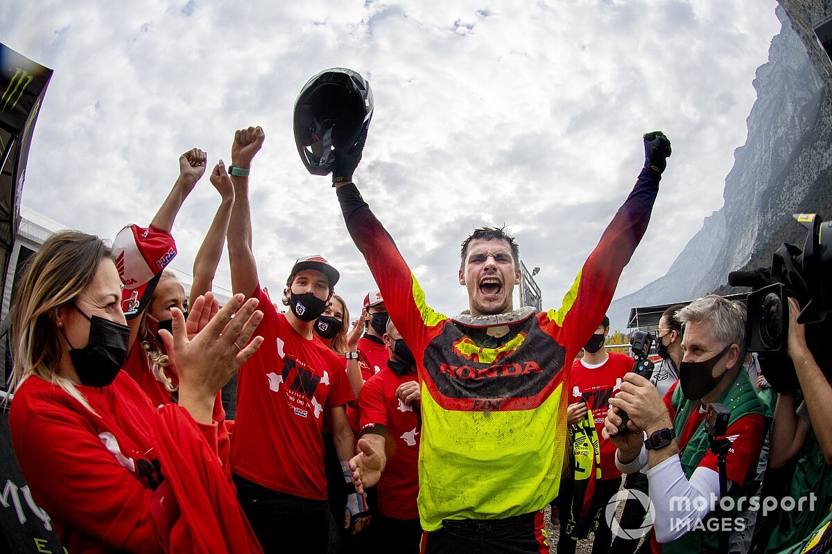 Gajser Jagokan Roczen di Kejuaraan Dunia Supercross
