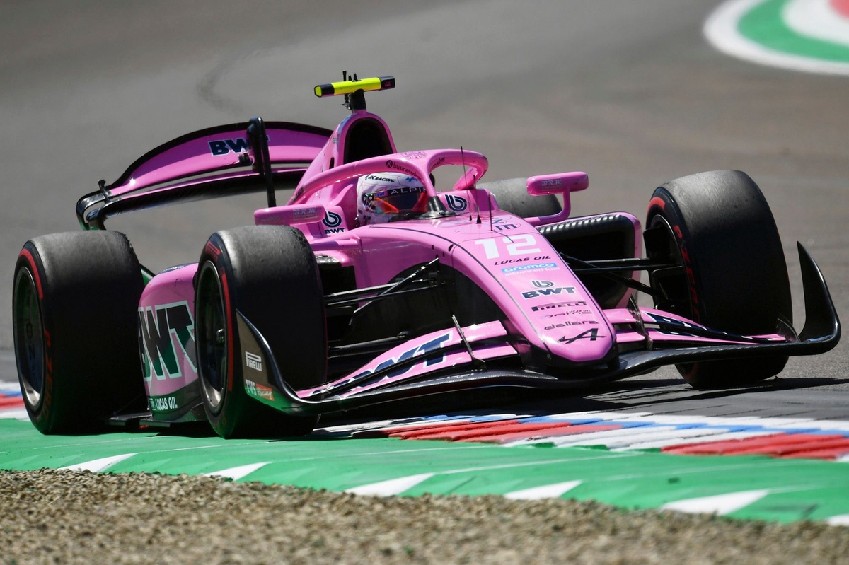 Maini odbił się od dna