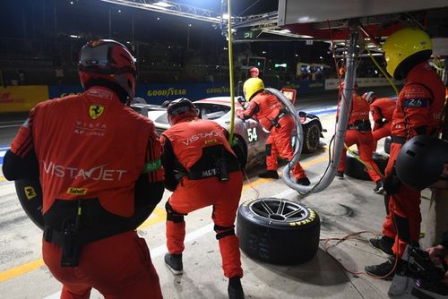 &iexcl;El Ferrari de Molina, descalificado de Le Mans tras la verificaci&oacute;n!