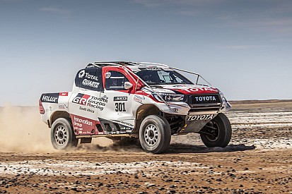 Video: Alonso test Toyota Hilux in Zuid-Afrikaanse woestijn