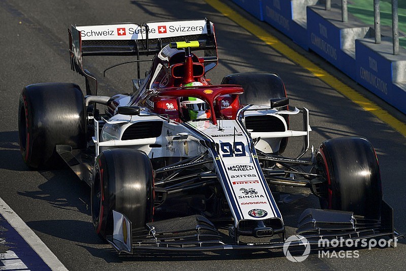 Giovinazzi'nin aracı ilk turda hasar görmüş