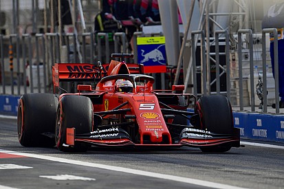 Vettel escapa de punição de grid no Bahrein por ter guiado devagar demais