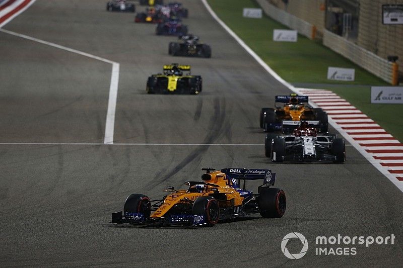 Carlos Sainz Jr., McLaren MCL34, devant Kimi Raikkonen, Alfa Romeo Racing C38, Lando Norris, McLaren MCL34, et Daniel Ricciardo, Renault R.S.19