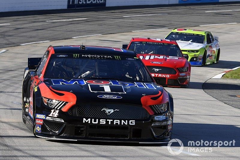 Clint Bowyer, Stewart-Haas Racing, Ford Mustang Mobil 1 / Rush Truck Centers