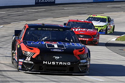 Clint Bowyer on Martinsville rally: "We kept beating ourselves"