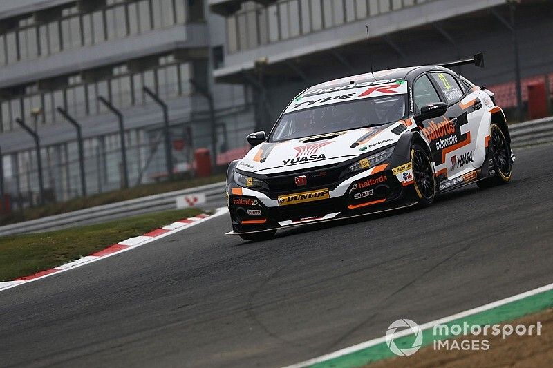 Brands Hatch BTCC: Turkington spin hands Cammish points lead